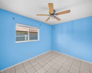 517 Se 23rd Place - Photo Thumbnail 5