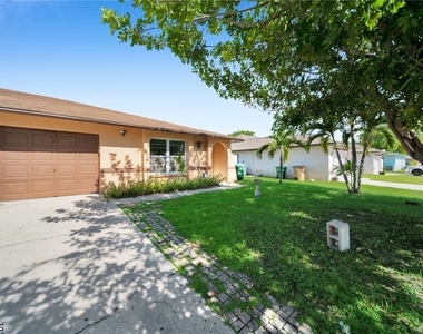517 Se 23rd Place - Photo Thumbnail 14