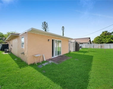517 Se 23rd Place - Photo Thumbnail 16