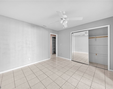 517 Se 23rd Place - Photo Thumbnail 9