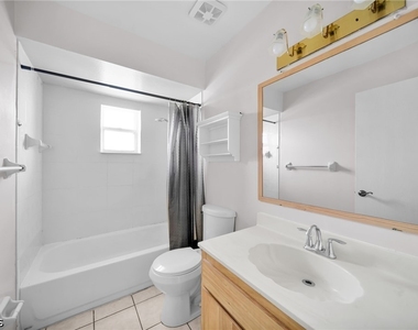 517 Se 23rd Place - Photo Thumbnail 7