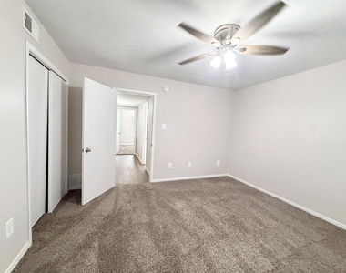 500 Willow Drive - Photo Thumbnail 10