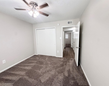 500 Willow Drive - Photo Thumbnail 15