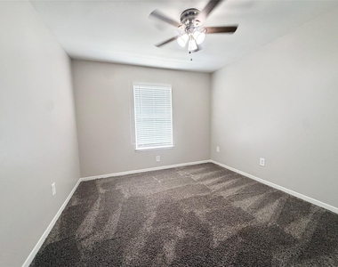 500 Willow Drive - Photo Thumbnail 14
