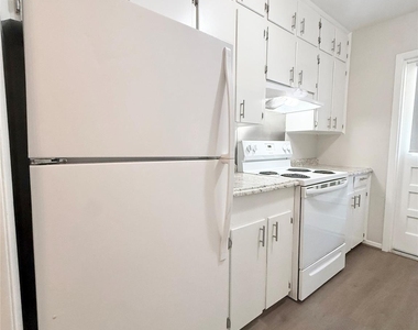 500 Willow Drive - Photo Thumbnail 5