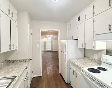 500 Willow Drive - Photo Thumbnail 7