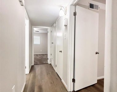 500 Willow Drive - Photo Thumbnail 8