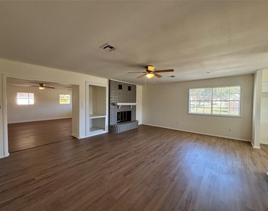1009 Lawndale Avenue - Photo Thumbnail 4