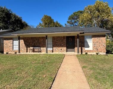 1009 Lawndale Avenue - Photo Thumbnail 16