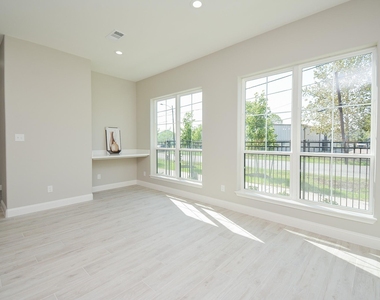 149 S 66 Street - Photo Thumbnail 5