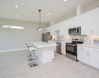 149 S 66 Street - Photo Thumbnail 7