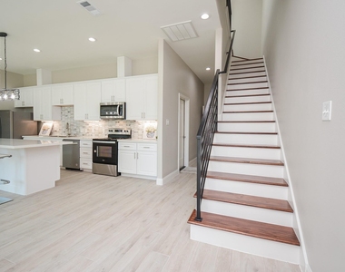 149 S 66 Street - Photo Thumbnail 12