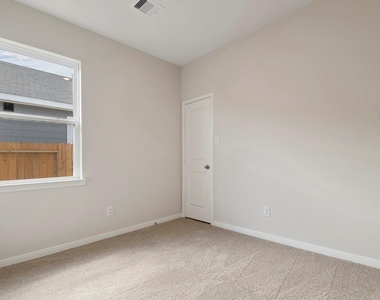 16446 Honeysuckle Hill Drive - Photo Thumbnail 12