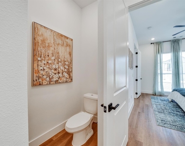 1601-408 Mustang Drive - Photo Thumbnail 15