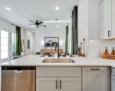 1601-408 Mustang Drive - Photo Thumbnail 9