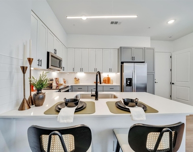 1601-408 Mustang Drive - Photo Thumbnail 6