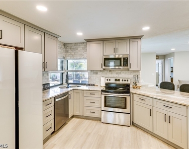 6030 Perthshire Lane - Photo Thumbnail 7