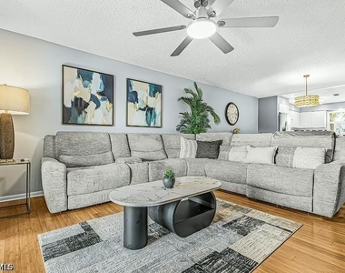 600 Valley Stream Drive - Photo Thumbnail 6