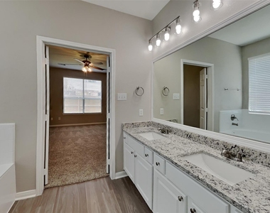 4811 Beaver Pond Circle - Photo Thumbnail 9