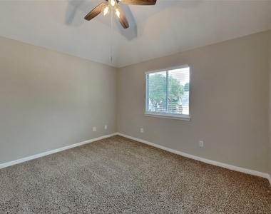 4811 Beaver Pond Circle - Photo Thumbnail 11