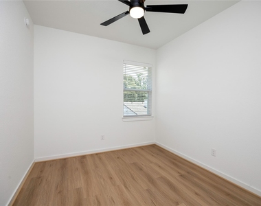 1964 Longmire Villas Ct Court - Photo Thumbnail 29