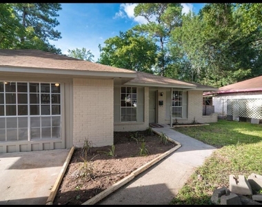 7621 Gleason Road - Photo Thumbnail 1