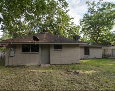7621 Gleason Road - Photo Thumbnail 19