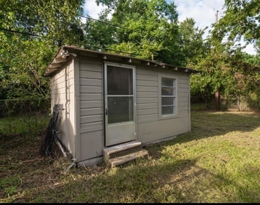 7621 Gleason Road - Photo Thumbnail 20