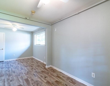 7621 Gleason Road - Photo Thumbnail 4