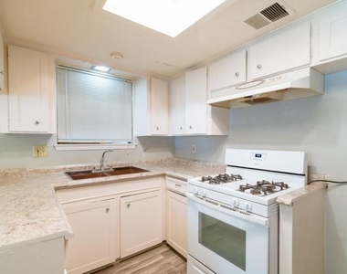 7621 Gleason Road - Photo Thumbnail 13