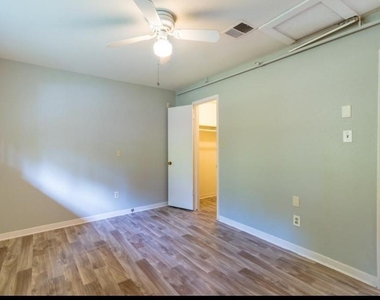 7621 Gleason Road - Photo Thumbnail 11