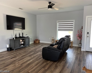 1006 Capetown Avenue - Photo Thumbnail 11
