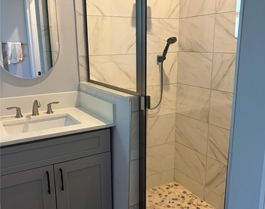 1006 Capetown Avenue - Photo Thumbnail 6