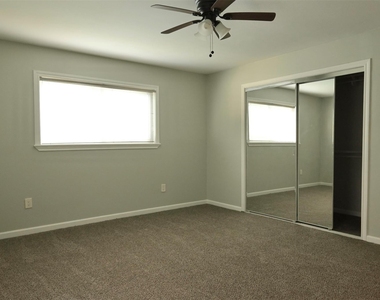 9810 Cliffwood Drive - Photo Thumbnail 10