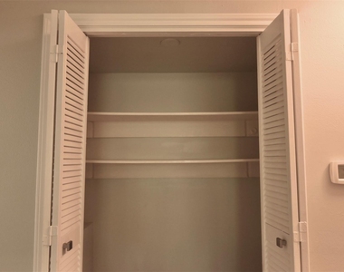 9810 Cliffwood Drive - Photo Thumbnail 8