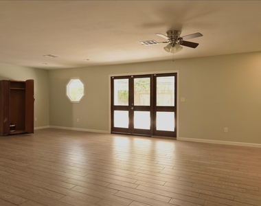 9810 Cliffwood Drive - Photo Thumbnail 4