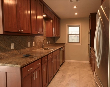 9810 Cliffwood Drive - Photo Thumbnail 20