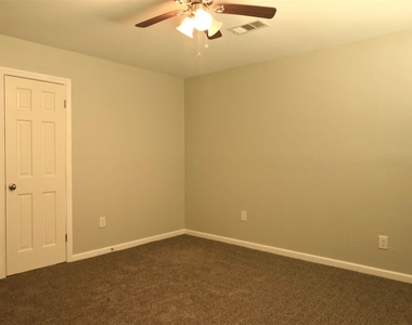 9810 Cliffwood Drive - Photo Thumbnail 18
