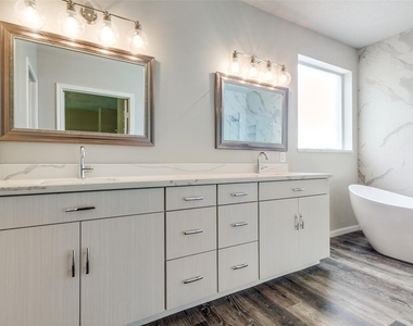 4431 Green Tee Drive - Photo Thumbnail 7