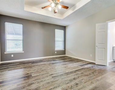 4431 Green Tee Drive - Photo Thumbnail 8