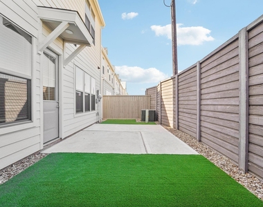 7318 Hadley Meadow Lane - Photo Thumbnail 3