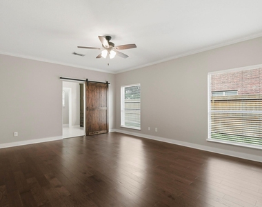 3007 Eagle Lake Drive - Photo Thumbnail 9