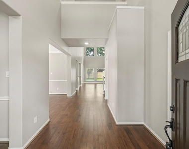 3007 Eagle Lake Drive - Photo Thumbnail 2
