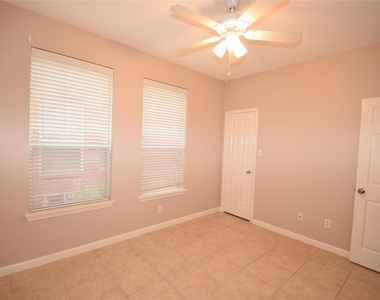 722 Memorial Heights Drive - Photo Thumbnail 8