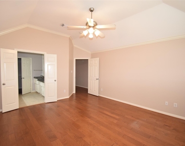 722 Memorial Heights Drive - Photo Thumbnail 29