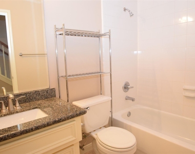 722 Memorial Heights Drive - Photo Thumbnail 6