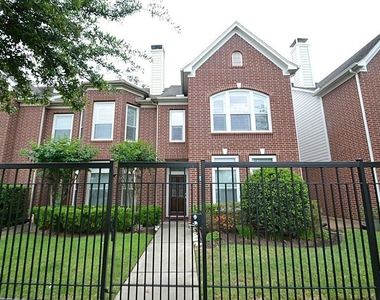 722 Memorial Heights Drive - Photo Thumbnail 1