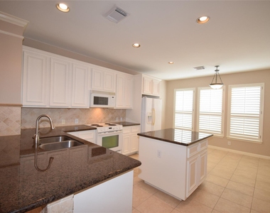 722 Memorial Heights Drive - Photo Thumbnail 10