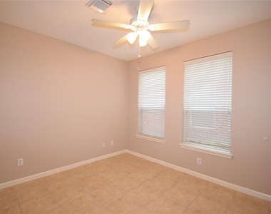 722 Memorial Heights Drive - Photo Thumbnail 7
