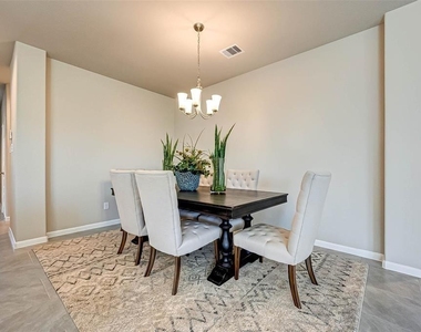 8527 Golden Field Drive - Photo Thumbnail 17